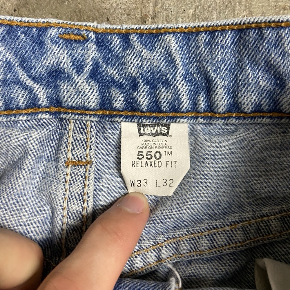 Vintage 90s Levi's 550 Jeans Size 33x32 Blue Denim Light Wash Relaxed Fit - Picture 3 of 13